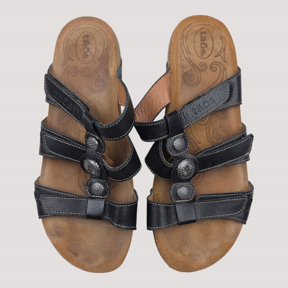 Taos Prize 4 Black Leather Slide Sandals 39 8-8.5 Silver Toned Medallion